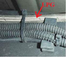 Selang LPG yang dipasang dekat fuel line dengan zip ties