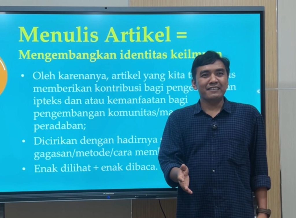 Menulis Artikel Ilmiah: Membangun Identitas, Bukan Sekadar Administrasi