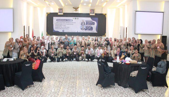 Bimtek Penyusunan Proposal Penelitian di Stikes Banyuwangi: Antusiasme Tinggi dari Para Dosen